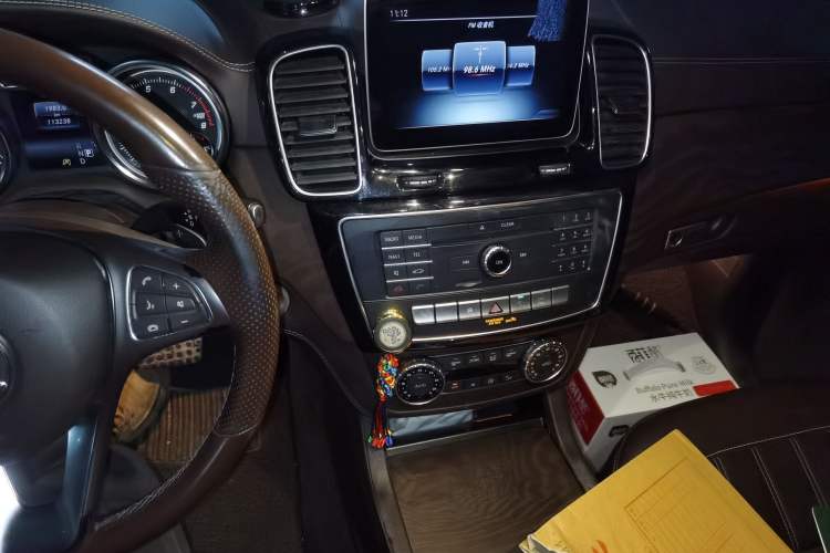 Used Mercedes-Benz GLE 2019 GLE 400 4MATIC Exclusive Edition Audio And AC Panel