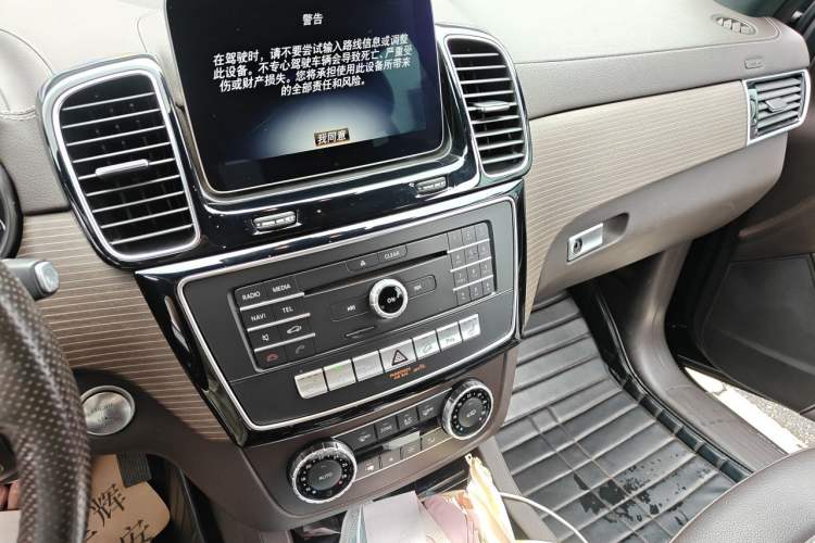 Used Mercedes-Benz GLE 2019 GLE 320 4MATIC Dynamic Edition Prestige Model Audio And AC Panel