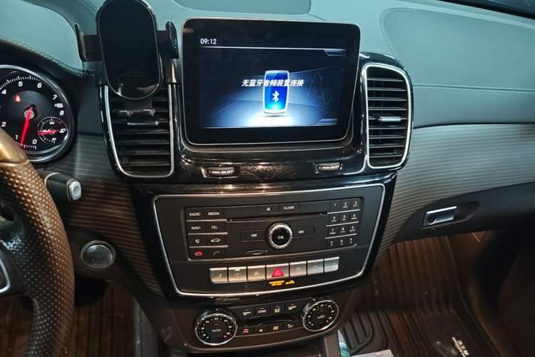 Used Mercedes-Benz GLE 2019 GLE 320 4MATIC Dynamic Edition Prestige Model Audio And AC Panel