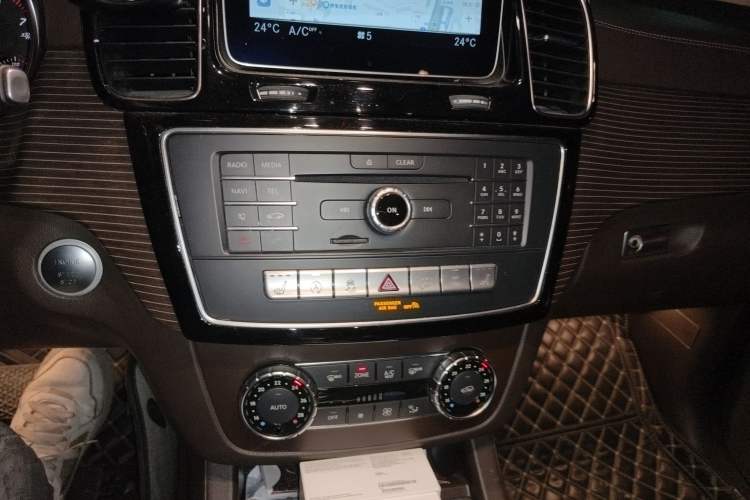 Used Mercedes-Benz GLE 2019 GLE 320 4MATIC Dynamic Edition Prestige Model Audio And AC Panel