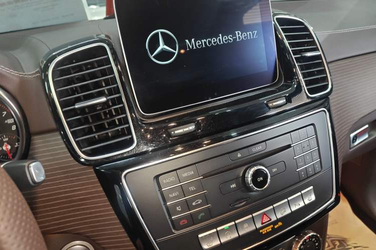 Used Mercedes-Benz GLE 2019 GLE 320 4MATIC Dynamic Edition Prestige Model Audio And AC Panel