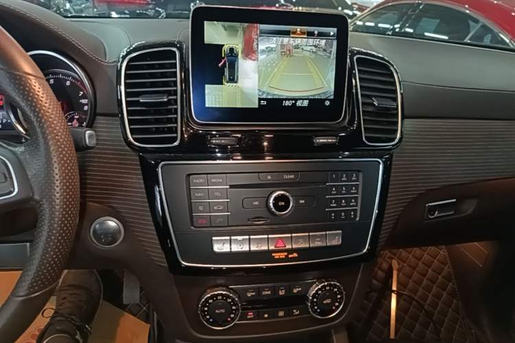 Used Mercedes-Benz GLE 2019 GLE 320 4MATIC Luxury Collection Edition Audio And AC Panel