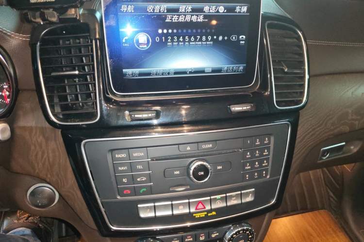 Used Mercedes-Benz GLE 2019 GLE 400 4MATIC Exclusive Edition Audio And AC Panel