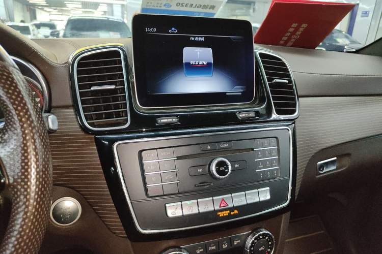 Used Mercedes-Benz GLE 2019 GLE 320 4MATIC Luxury Collection Edition Audio And AC Panel