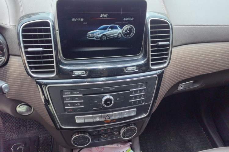 Used Mercedes-Benz GLE 2019 GLE 400 4MATIC Exclusive Edition Audio And AC Panel