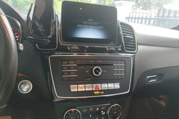 Used Mercedes-Benz GLE 2019 GLE 320 4MATIC Dynamic Edition Prestige Model Audio And AC Panel