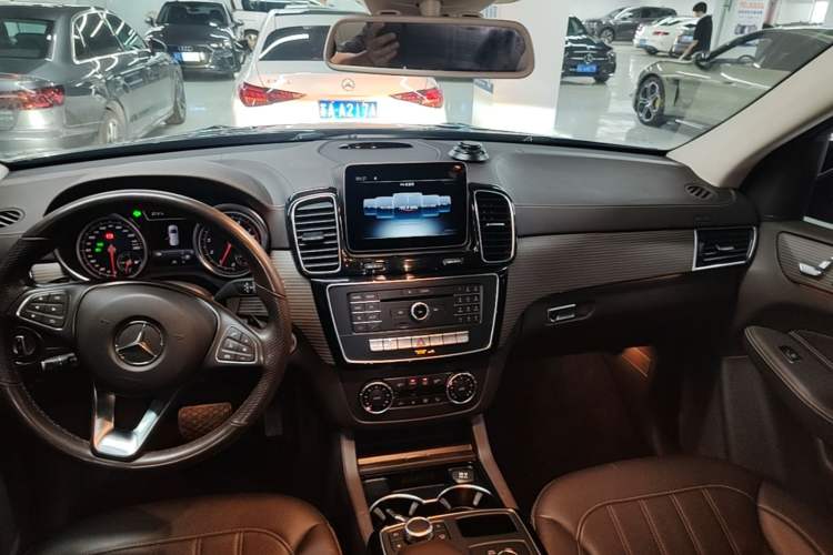 Used Mercedes-Benz GLE 2019 GLE 320 4MATIC Dynamic Edition Prestige Model Audio And AC Panel