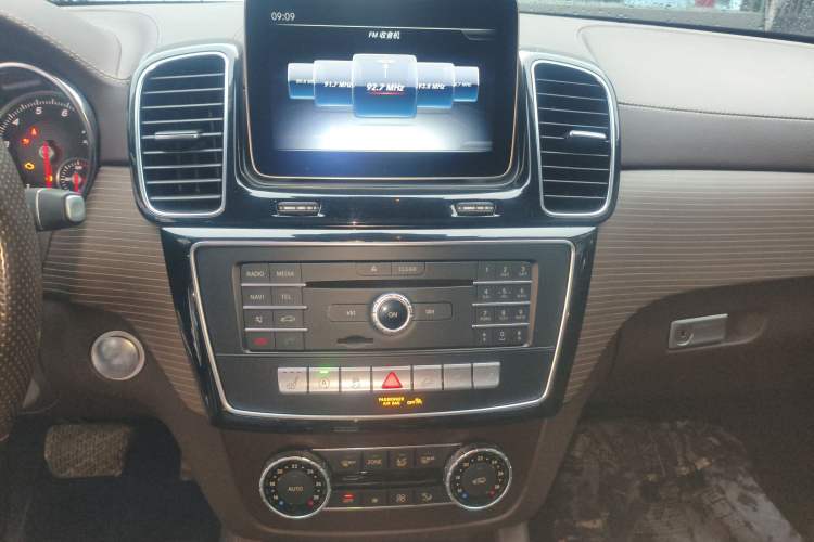 Used Mercedes-Benz GLE 2019 GLE 320 4MATIC Dynamic Edition Prestige Model Audio And AC Panel