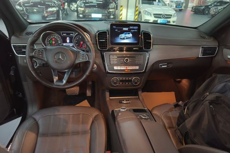 Used Mercedes-Benz GLE 2019 GLE 320 4MATIC Dynamic Edition Prestige Model Center Console