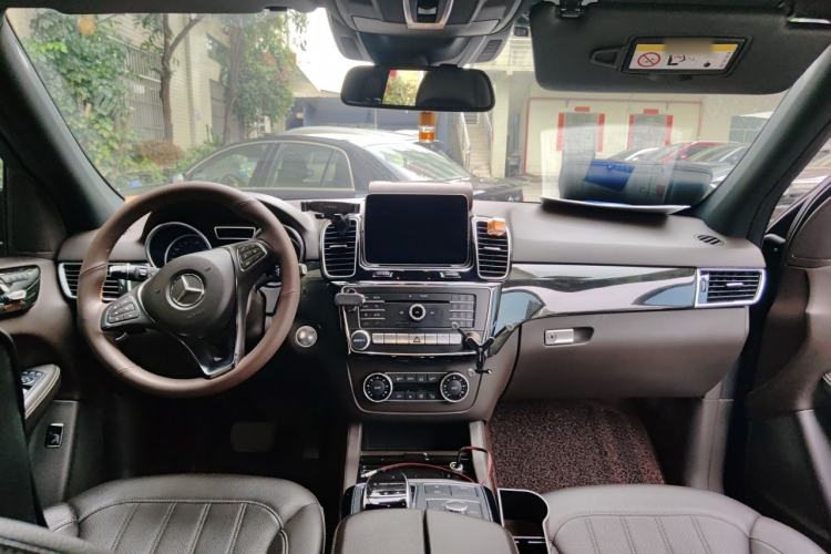 Used Mercedes-Benz GLE 2019 GLE 400 4MATIC Exclusive Edition Center Console