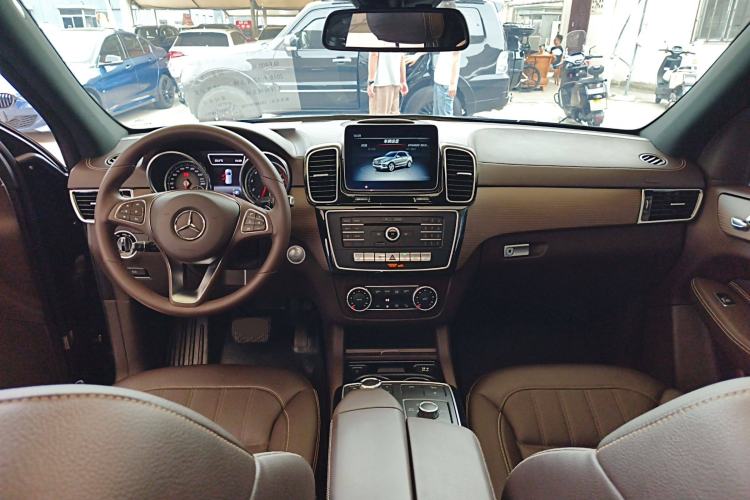 Used Mercedes-Benz GLE 2019 GLE 400 4MATIC Exclusive Edition Center Console