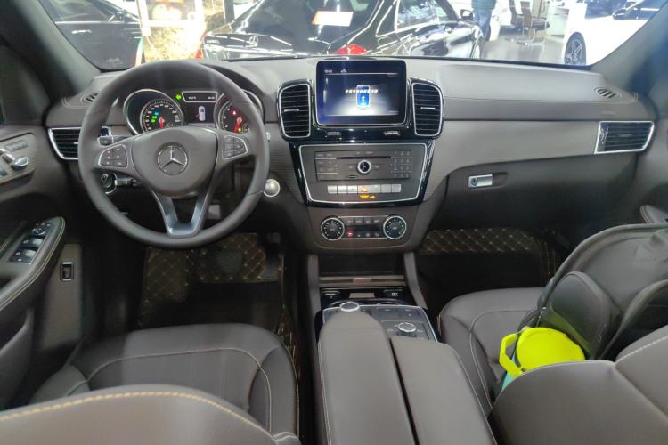 Used Mercedes-Benz GLE 2019 GLE 400 4MATIC Exclusive Edition Center Console