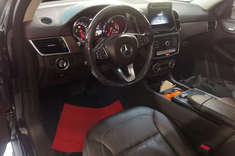 Used Mercedes-Benz GLE 2019 GLE 400 4MATIC Exclusive Edition Center Console