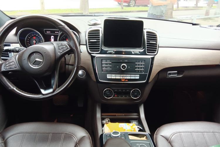 Used Mercedes-Benz GLE 2019 GLE 320 4MATIC Dynamic Edition Prestige Model Center Console