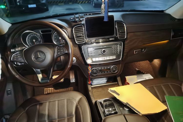 Used Mercedes-Benz GLE 2019 GLE 400 4MATIC Exclusive Edition Center Console