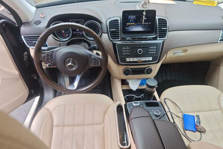 Used Mercedes-Benz GLE 2019 GLE 320 4MATIC Dynamic Edition Prestige Model Center Console