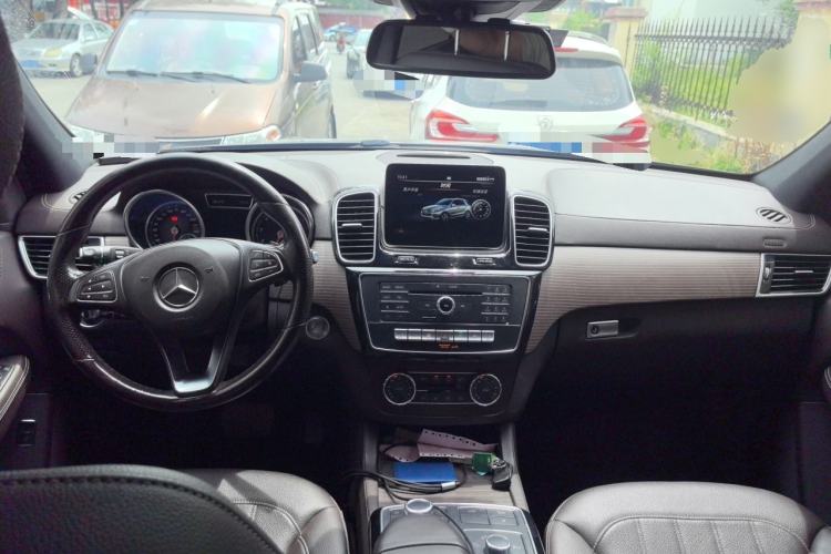 Used Mercedes-Benz GLE 2019 GLE 400 4MATIC Exclusive Edition Center Console