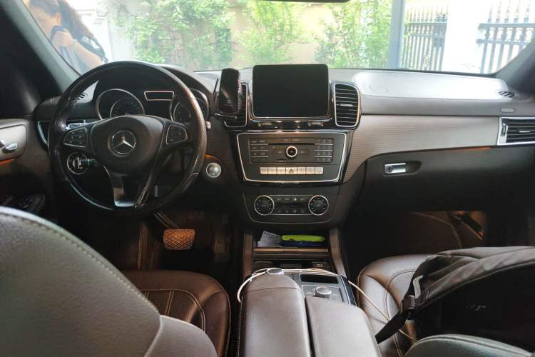 Used Mercedes-Benz GLE 2019 GLE 320 4MATIC Dynamic Edition Prestige Model Center Console