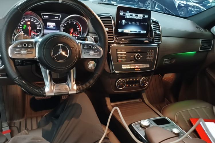 Used Mercedes-Benz GLE 2019 GLE 320 4MATIC Dynamic Edition Prestige Model Center Console