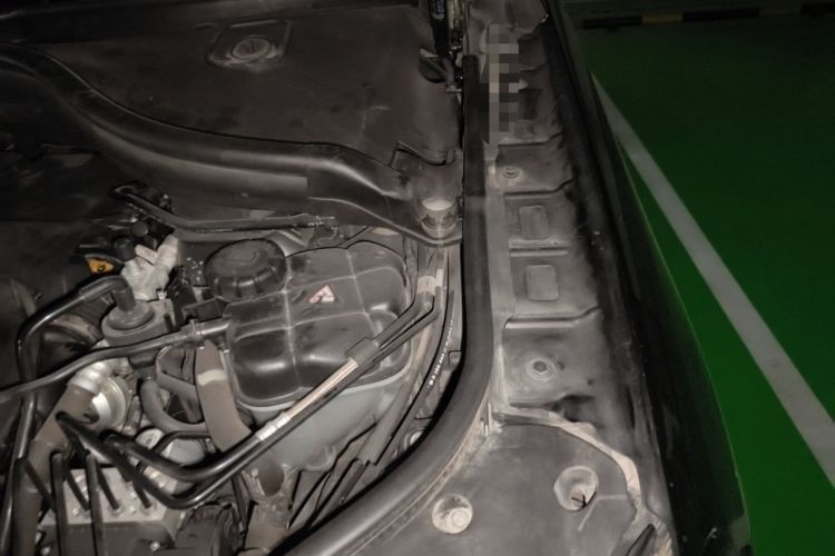 Used Mercedes-Benz GLE 2019 GLE 320 4MATIC Dynamic Edition Prestige Model Engine Bay Left