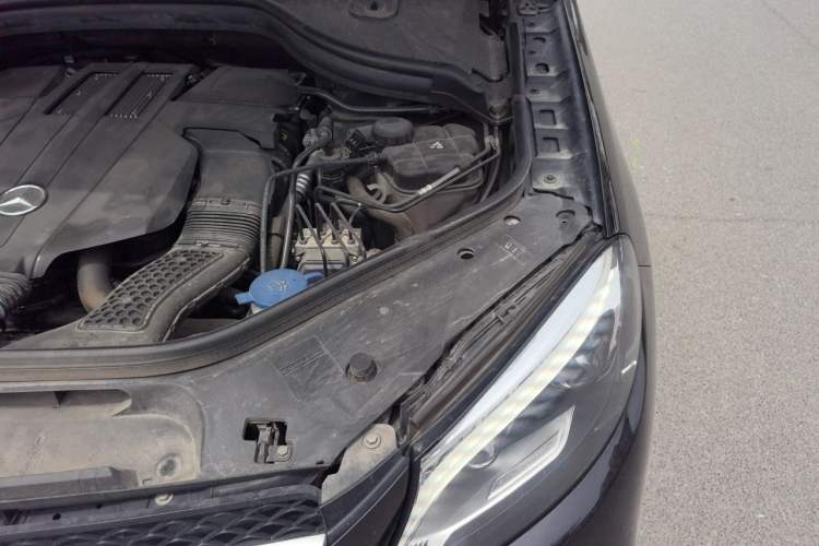 Used Mercedes-Benz GLE 2019 GLE 400 4MATIC Exclusive Edition Engine Bay Left
