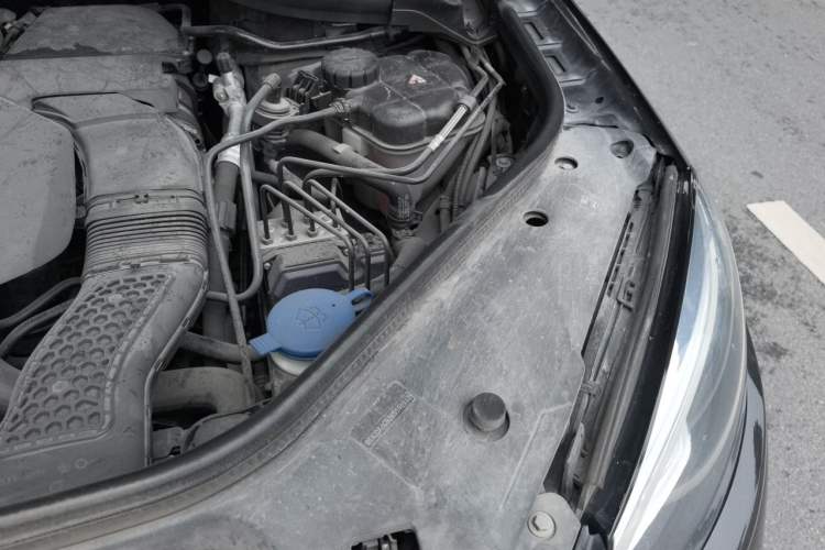 Used Mercedes-Benz GLE 2019 GLE 320 4MATIC Dynamic Edition Prestige Model Engine Bay Left