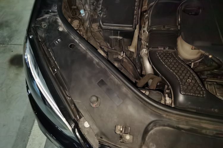 Used Mercedes-Benz GLE 2019 GLE 400 4MATIC Exclusive Edition Engine Bay Right