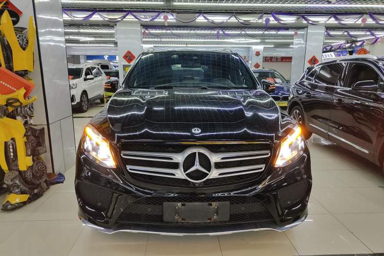 Used Mercedes-Benz GLE 2019 GLE 320 4MATIC Luxury Collection Edition Exterior 1