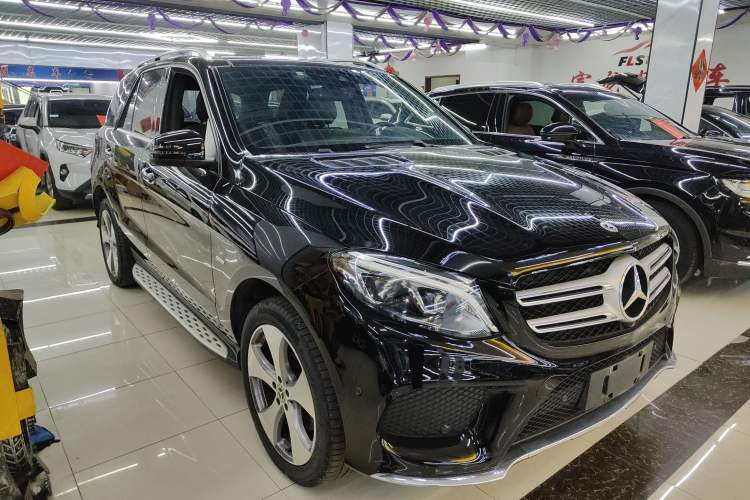 Used Mercedes-Benz GLE 2019 GLE 320 4MATIC Luxury Collection Edition Exterior 2