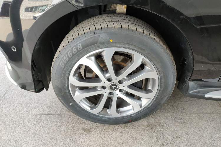 Used Mercedes-Benz GLE 2019 GLE 320 4MATIC Dynamic Edition Prestige Model Exterior 4