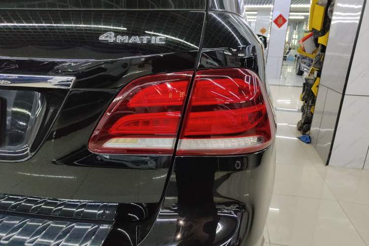 Used Mercedes-Benz GLE 2019 GLE 320 4MATIC Luxury Collection Edition Exterior 6