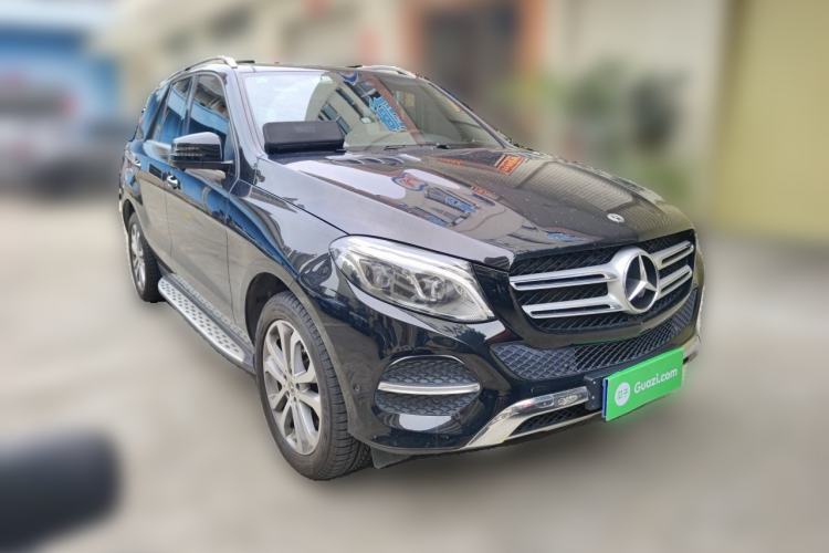 Used Mercedes-Benz GLE 2019 GLE 400 4MATIC Exclusive Edition Front Right 45 Deg