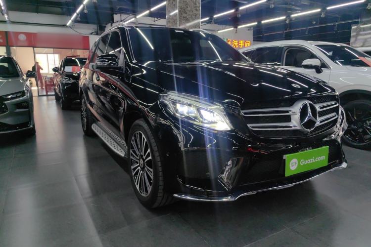 Used Mercedes-Benz GLE 2019 GLE 400 4MATIC Exclusive Edition Front Right 45 Deg