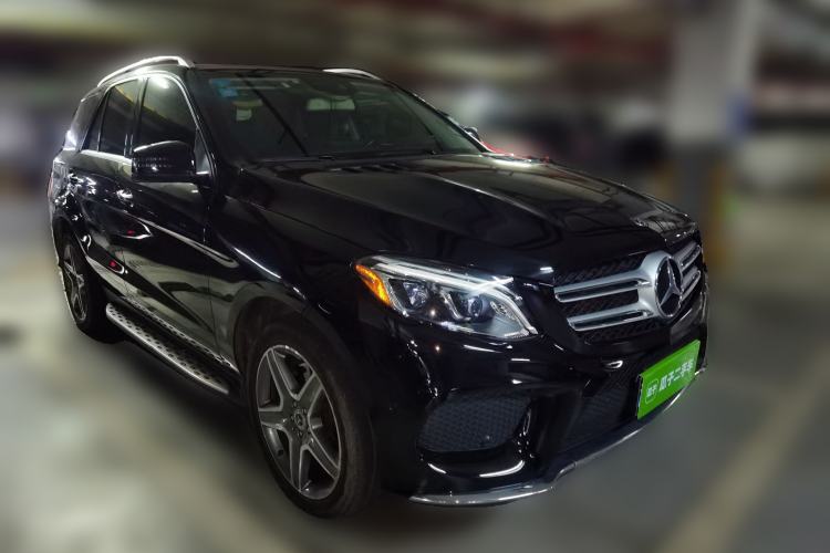 Used Mercedes-Benz GLE 2019 GLE 400 4MATIC Exclusive Edition Front Right 45 Deg