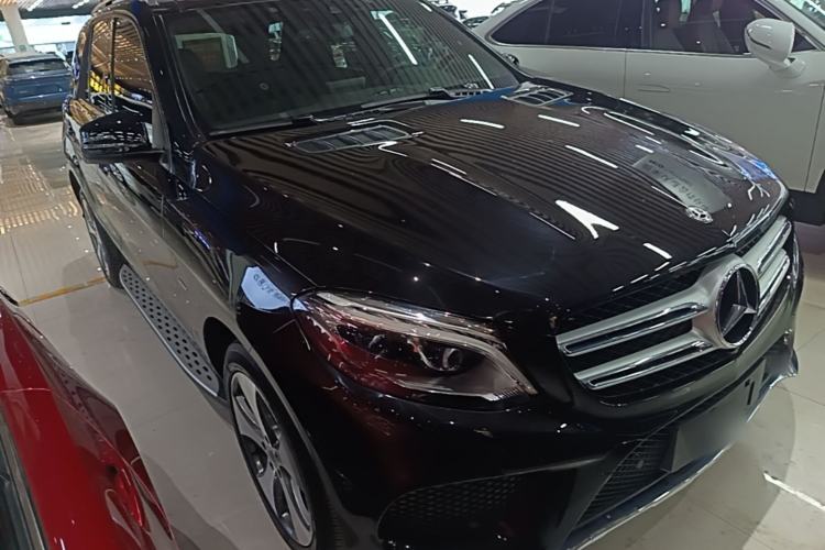 Used Mercedes-Benz GLE 2019 GLE 320 4MATIC Luxury Collection Edition Front Right 45 Deg