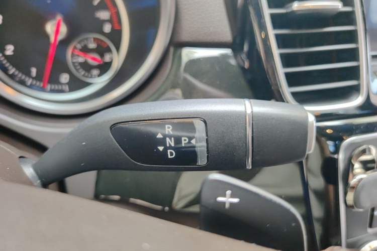 Used Mercedes-Benz GLE 2019 GLE 400 4MATIC Exclusive Edition Gear Lever
