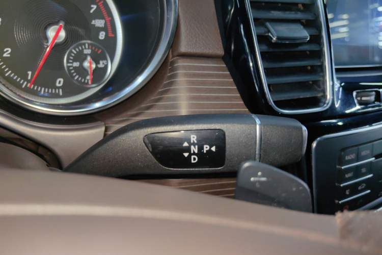 Used Mercedes-Benz GLE 2019 GLE 400 4MATIC Exclusive Edition Gear Lever