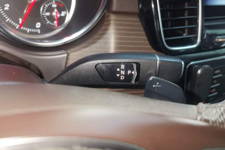 Used Mercedes-Benz GLE 2019 GLE 400 4MATIC Exclusive Edition Gear Lever