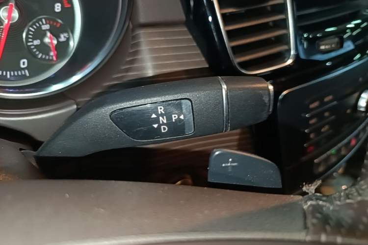Used Mercedes-Benz GLE 2019 GLE 320 4MATIC Luxury Collection Edition Gear Lever