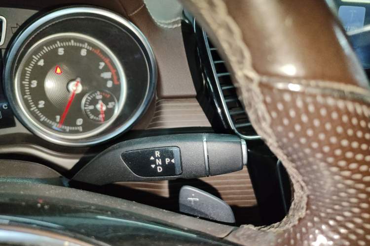 Used Mercedes-Benz GLE 2019 GLE 320 4MATIC Luxury Collection Edition Gear Lever