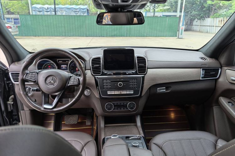 Used Mercedes-Benz GLE 2019 GLE 320 4MATIC Luxury Collection Edition Interior 2
