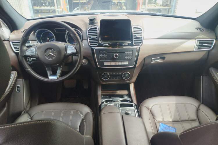 Used Mercedes-Benz GLE 2019 GLE 320 4MATIC Dynamic Edition Prestige Model Interior 2
