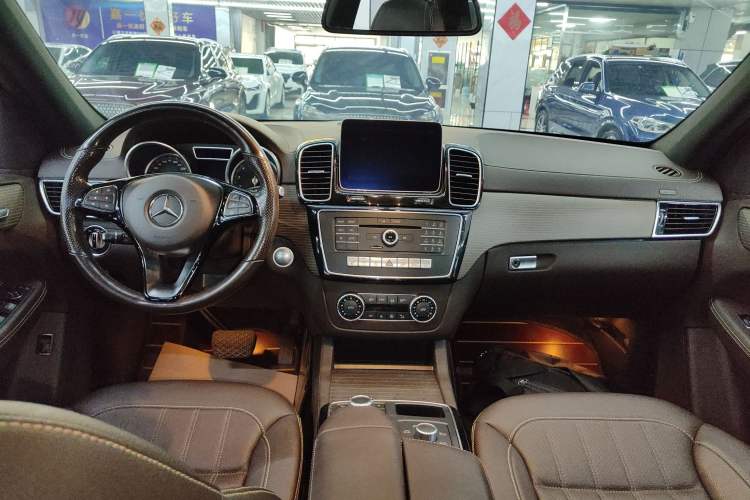 Used Mercedes-Benz GLE 2019 GLE 320 4MATIC Luxury Collection Edition Interior 2