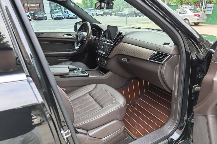Used Mercedes-Benz GLE 2019 GLE 320 4MATIC Luxury Collection Edition Interior 3