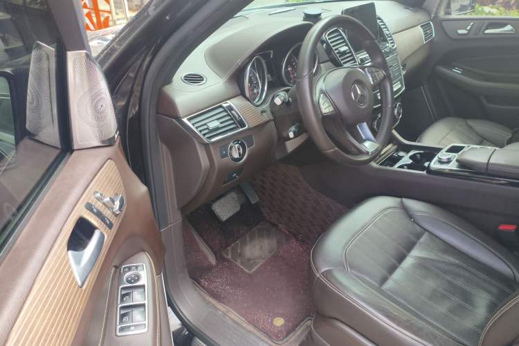 Used Mercedes-Benz GLE 2019 GLE 320 4MATIC Dynamic Edition Prestige Model Interior 3