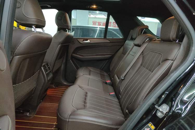 Used Mercedes-Benz GLE 2019 GLE 320 4MATIC Luxury Collection Edition Interior 4