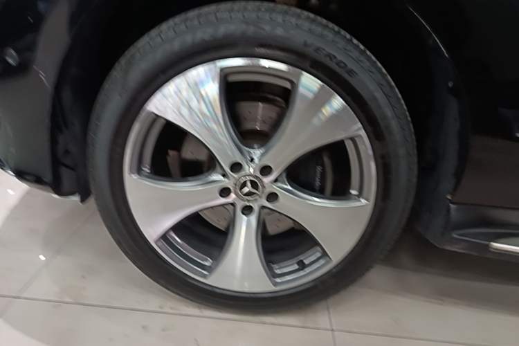 Used Mercedes-Benz GLE 2019 GLE 320 4MATIC Luxury Collection Edition Left Front Wheel Hub