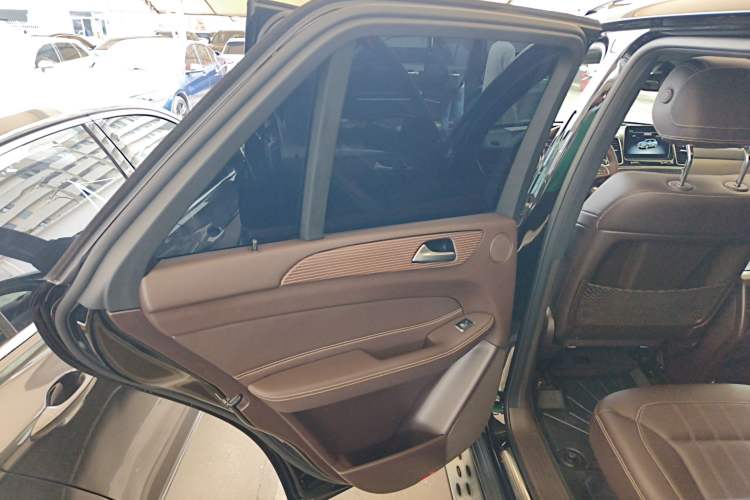 Used Mercedes-Benz GLE 2019 GLE 400 4MATIC Exclusive Edition Left Rear Door Interior