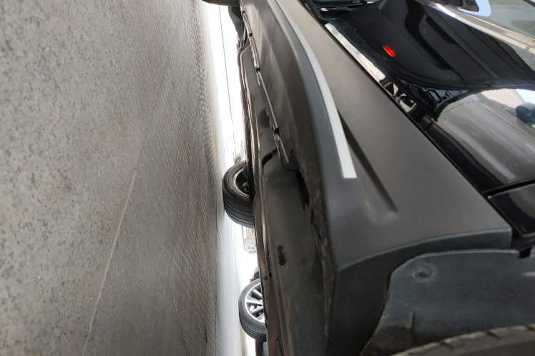 Used Mercedes-Benz GLE 2019 GLE 320 4MATIC Dynamic Edition Prestige Model Left Side Sill