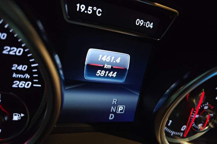 Used Mercedes-Benz GLE 2019 GLE 320 4MATIC Luxury Collection Edition Odometer Close Up